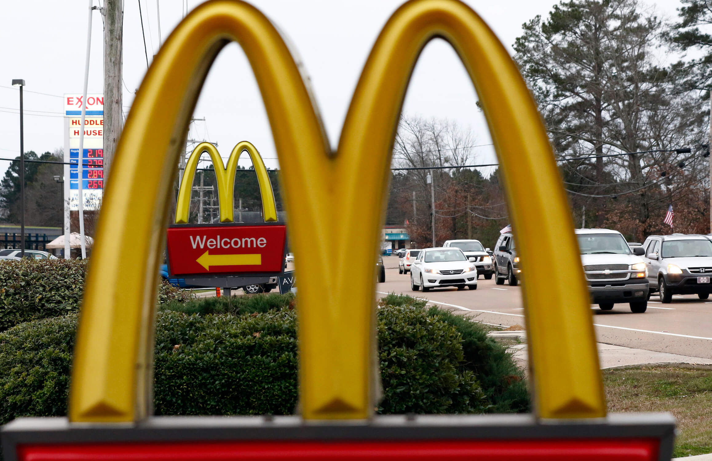 Seven national fast-food chains have agreed to end policies that block workers from changing branches, limiting their wages and job opportunities, under the threat of legal action from the state of Washington. Washington Attorney General Bob Ferguson announced the binding agreements with companies including Arby’s, Jimmy John’s and Cinnabon, at a news conference Thursday, July 12, 2018. McDonald's also signed on, but previously announced plans to end the practice. 