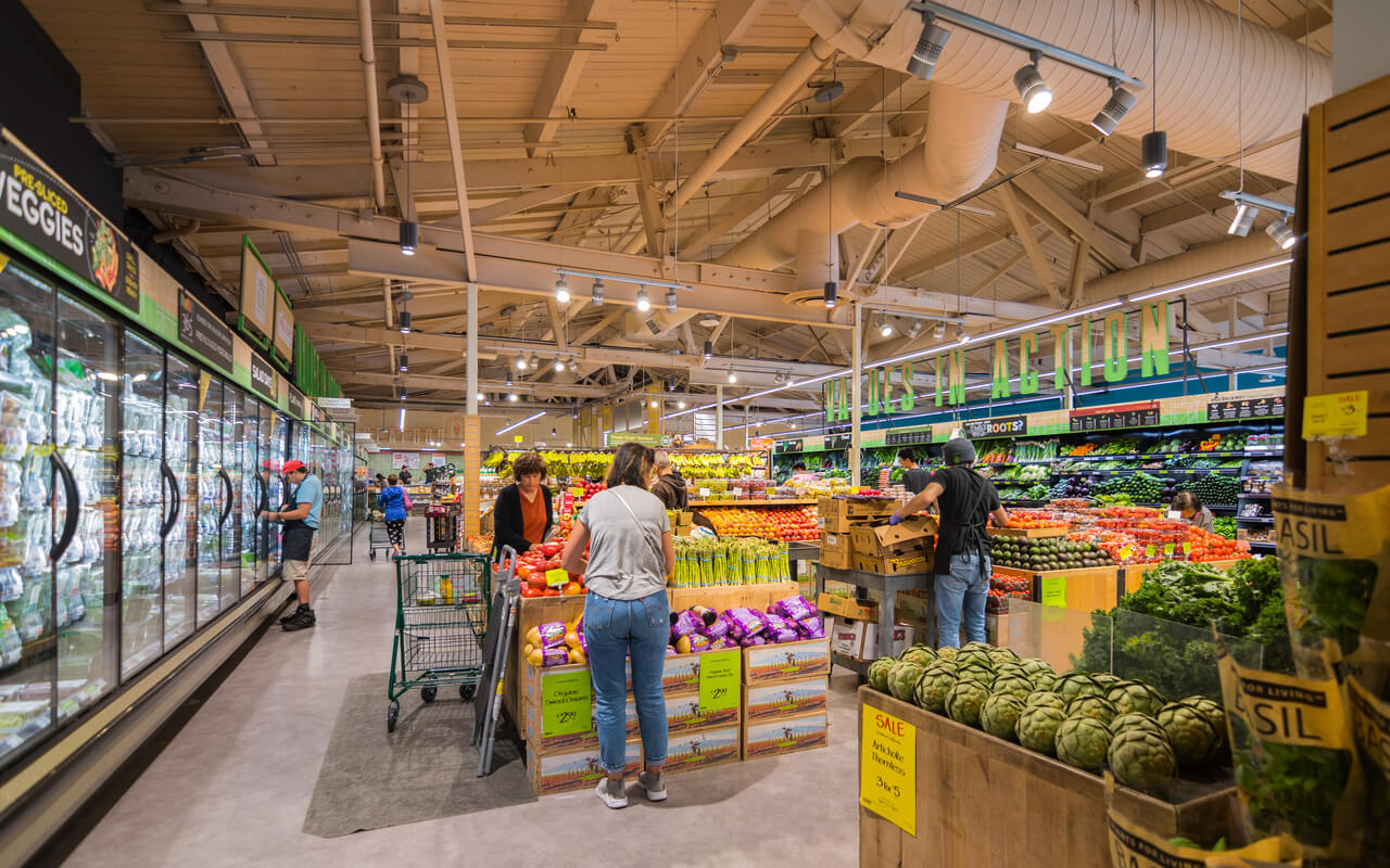 Sept. 27, 2018 Palo Alto, CA. Shoppers in the south San Francisco bay area look through their local Whole Foods market for fruits and vegetables. 